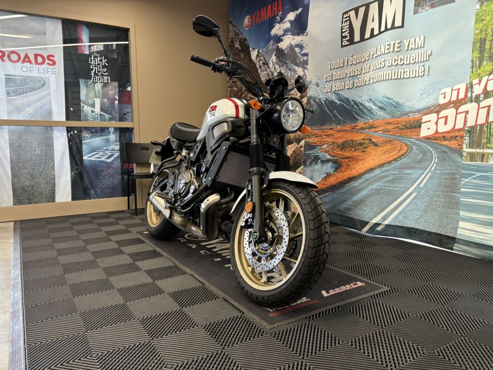 YAMAHA XSR 700 XTRIBUTE 4