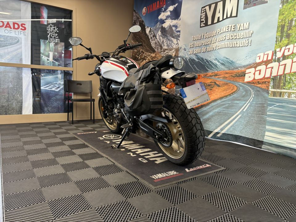 YAMAHA XSR 700 XTRIBUTE 4