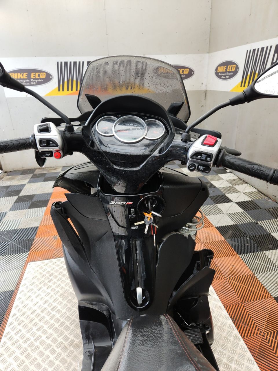 PIAGGIO MP3 300LT YOURBAN 4