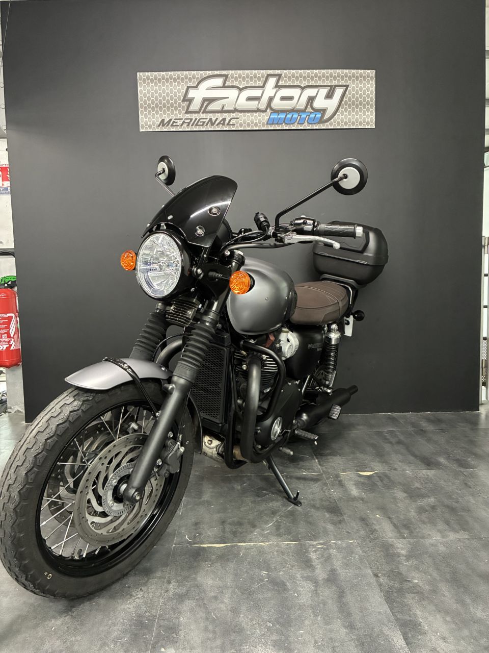 TRIUMPH Bonneville T120 Black 4