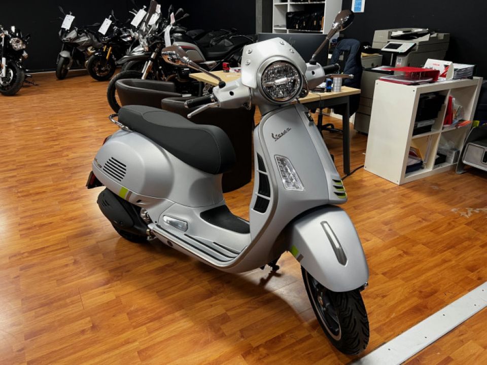VESPA GTS 300 SUPER 4