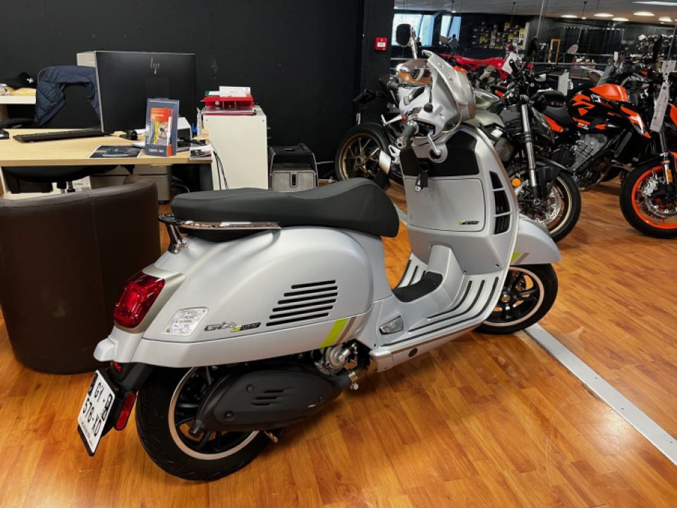 VESPA GTS 300 SUPER 4