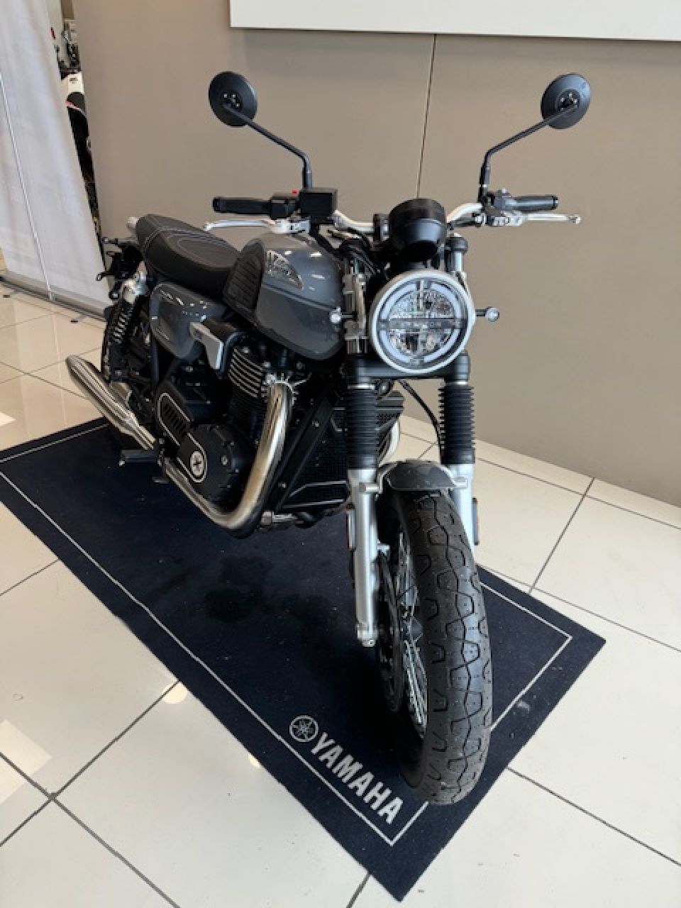 BRIXTON MOTORCYCLES CROMWELL 1200 4