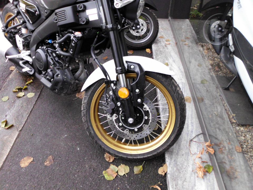 YAMAHA XSR 125 Legacy 4