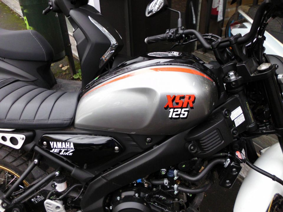 YAMAHA XSR 125 Legacy 4