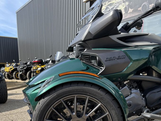 CAN-AM SPYDER F3-T LIM 4