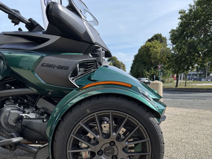 CAN-AM SPYDER F3-T LIM 4
