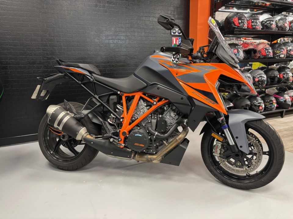 KTM 1290 SUPER DUKE GT 4