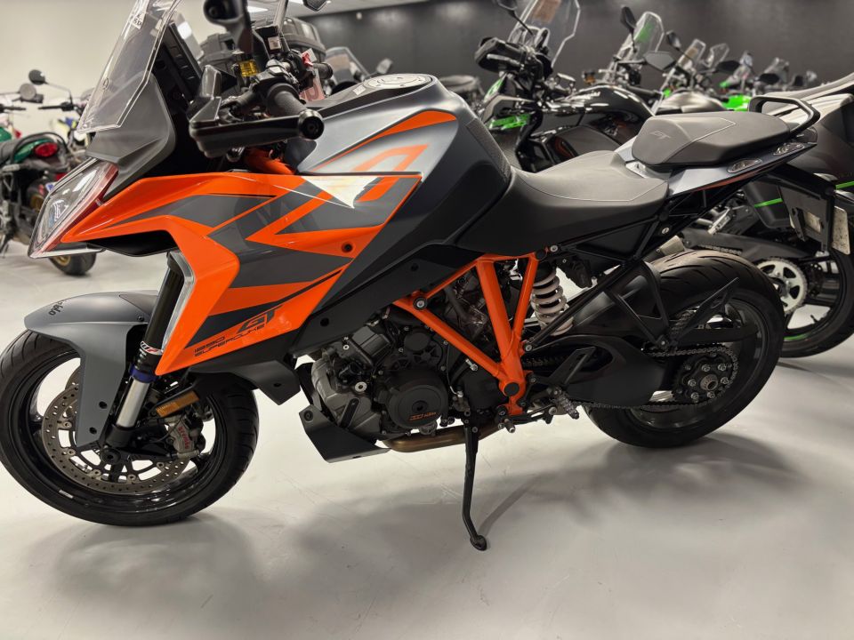 KTM 1290 SUPER DUKE GT 4