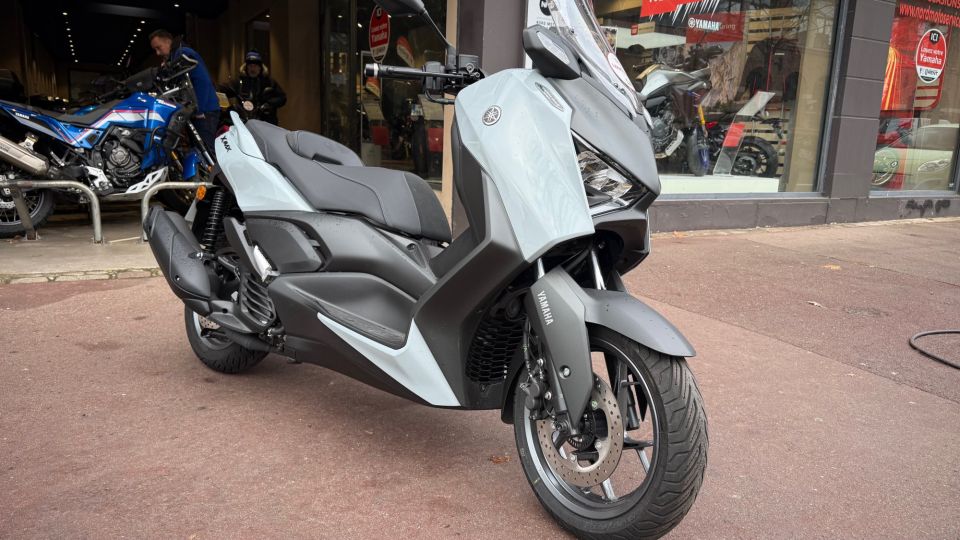 YAMAHA XMAX 125 TECH MAX 4
