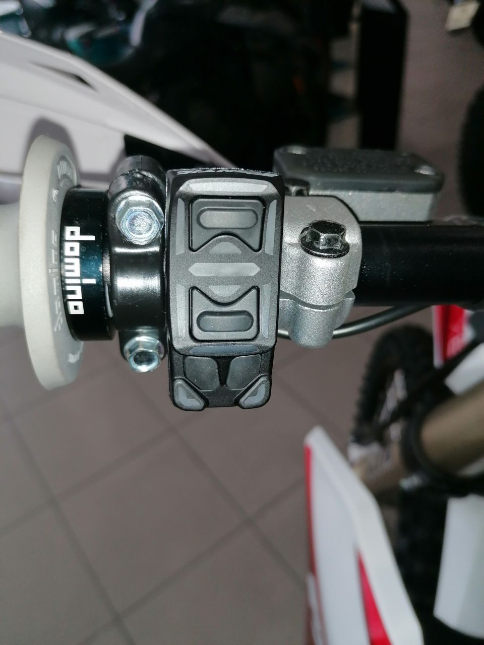 FANTIC FANTIC XE 300 ENDURO 2T MY24 BIANCO 4