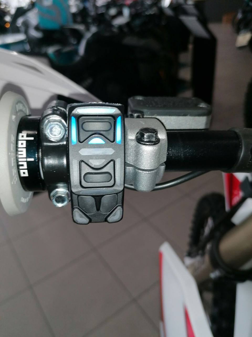 FANTIC FANTIC XE 300 ENDURO 2T MY24 BIANCO 4