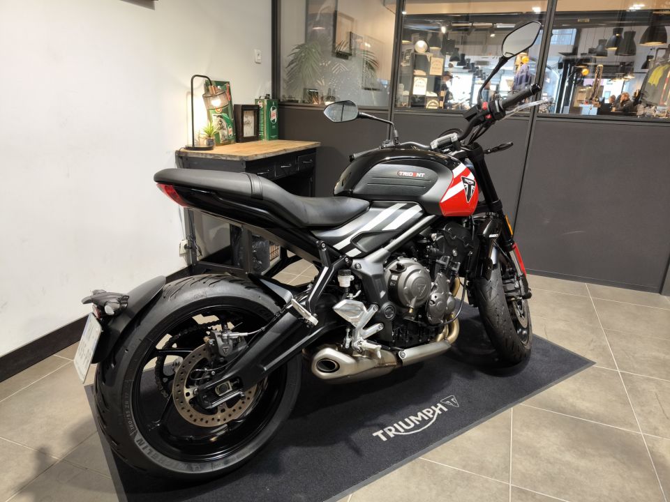 TRIUMPH TRIDENT 660 4