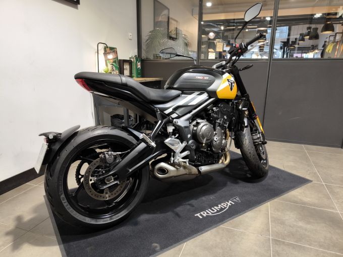 TRIUMPH TRIDENT 660 4