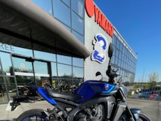 YAMAHA MT-09 4