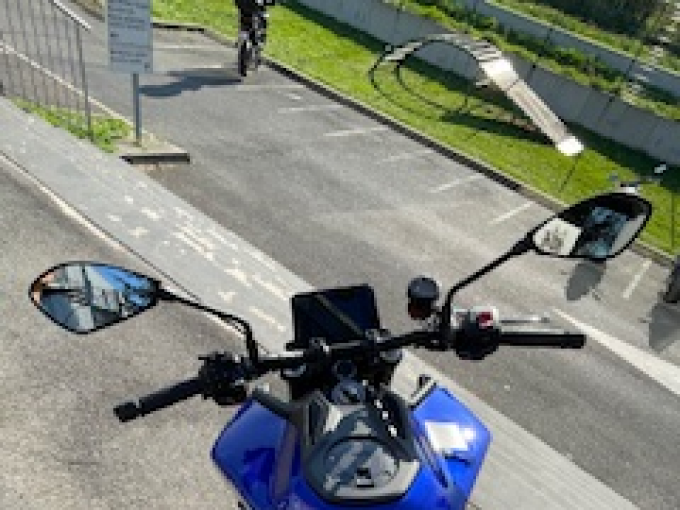 YAMAHA MT-09 4