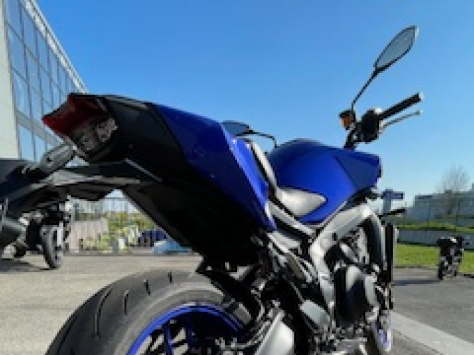 YAMAHA MT-09 4