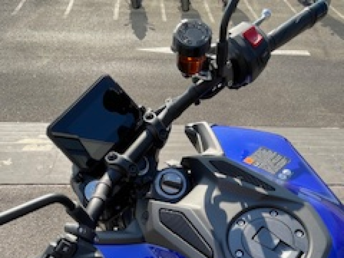 YAMAHA MT-09 4