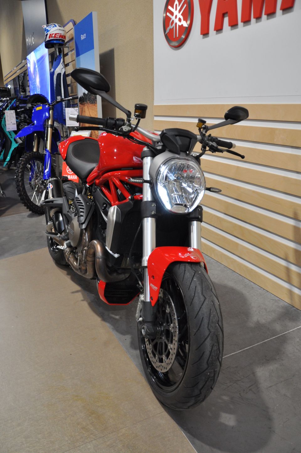 DUCATI MONSTER 1200 4