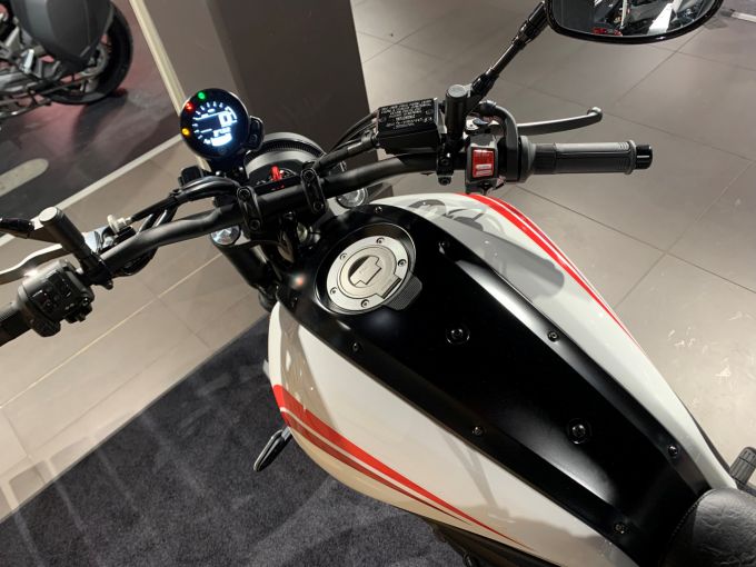 YAMAHA XSR 700 4
