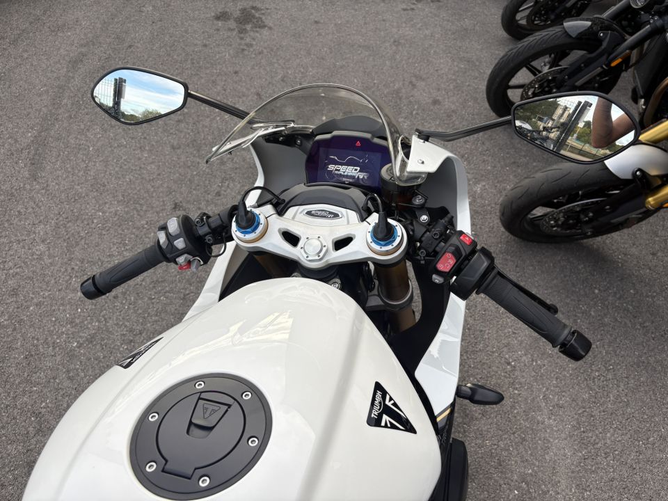 TRIUMPH SPEED TRIPLE 1200 RR 4