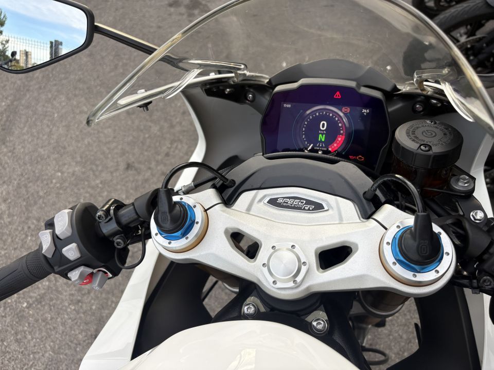TRIUMPH SPEED TRIPLE 1200 RR 4