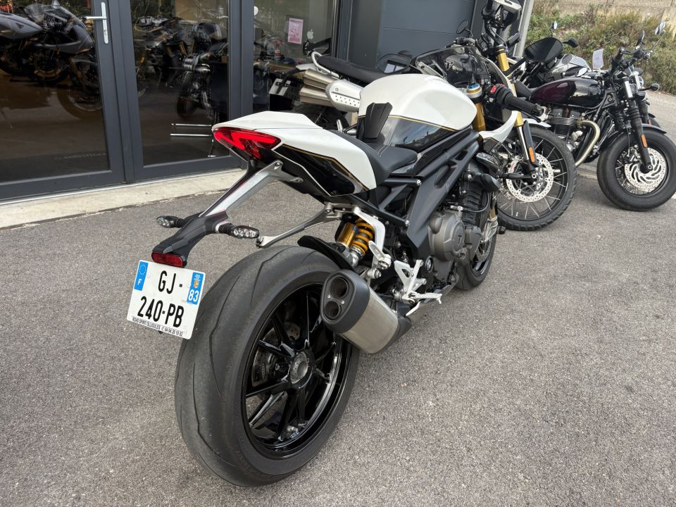 TRIUMPH SPEED TRIPLE 1200 RR 4