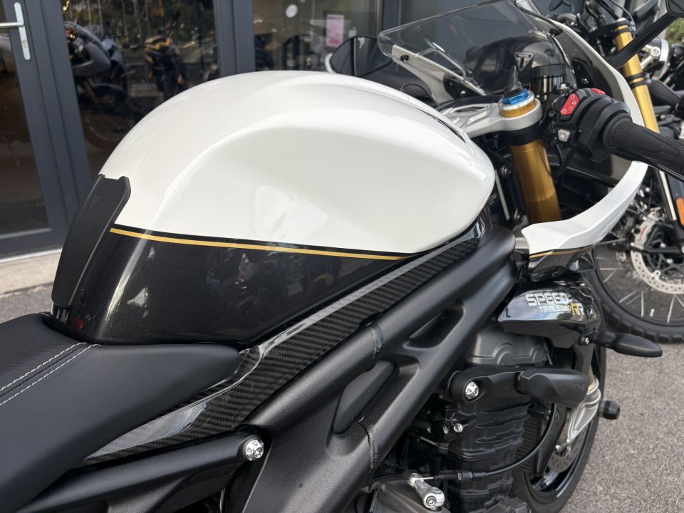 TRIUMPH SPEED TRIPLE 1200 RR 4