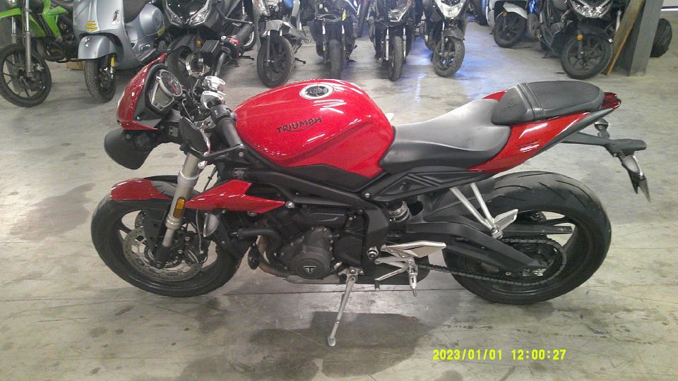 TRIUMPH Street Triple 660 4
