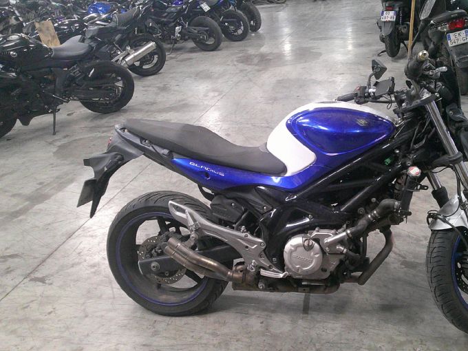 SUZUKI GLADIUS 650 4