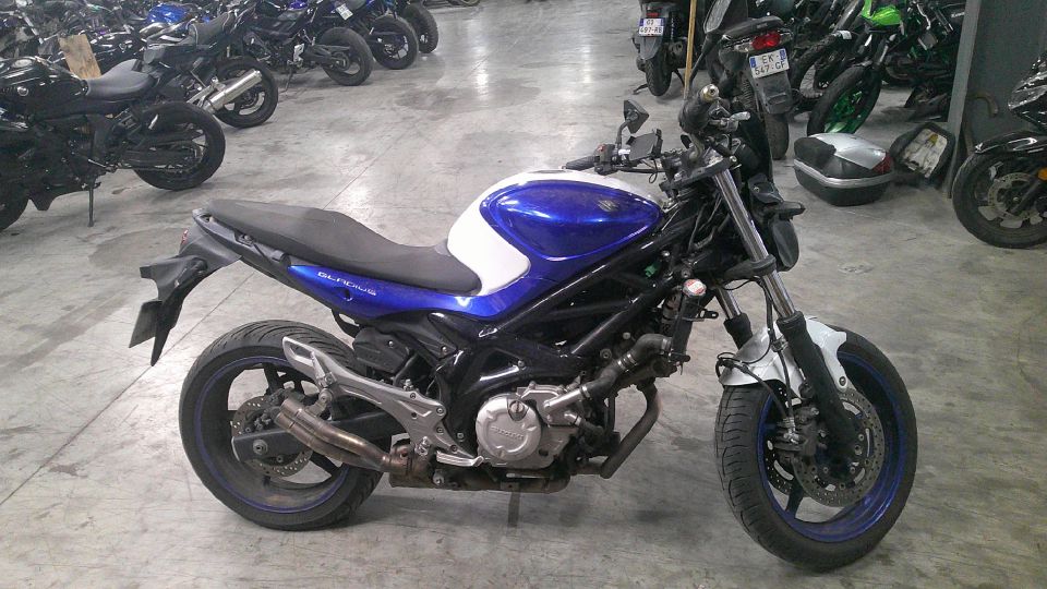 SUZUKI GLADIUS 650 4