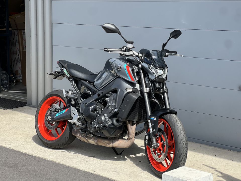 YAMAHA MT-09 4