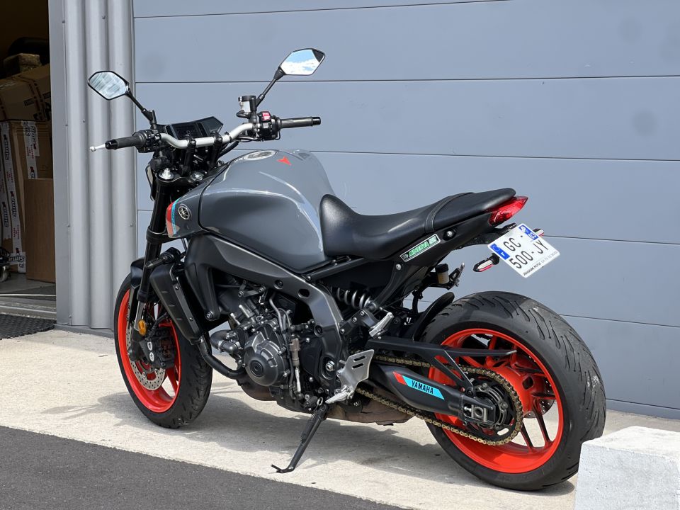 YAMAHA MT-09 4