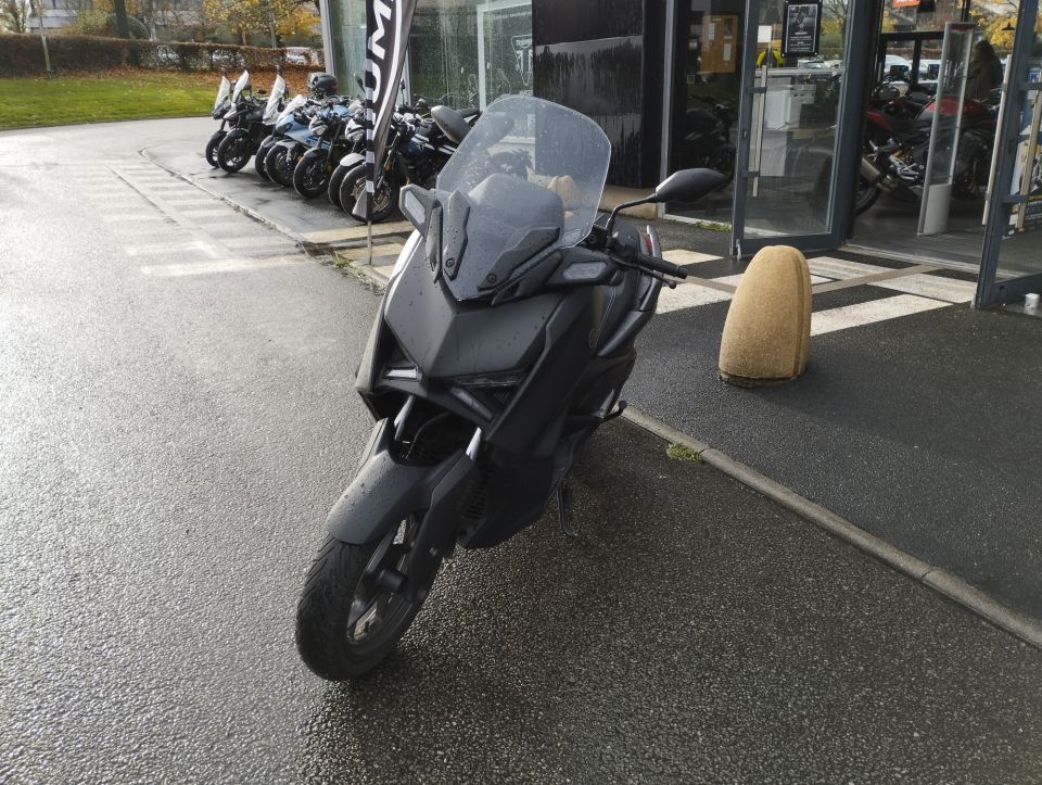 YAMAHA XMAX 125 4