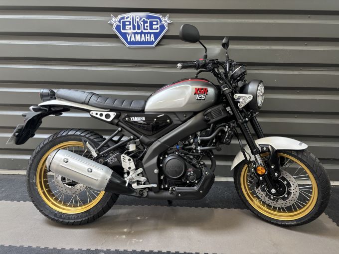 YAMAHA XSR 125 Legacy 4