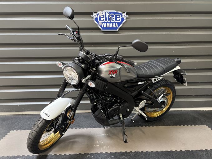 YAMAHA XSR 125 Legacy 4