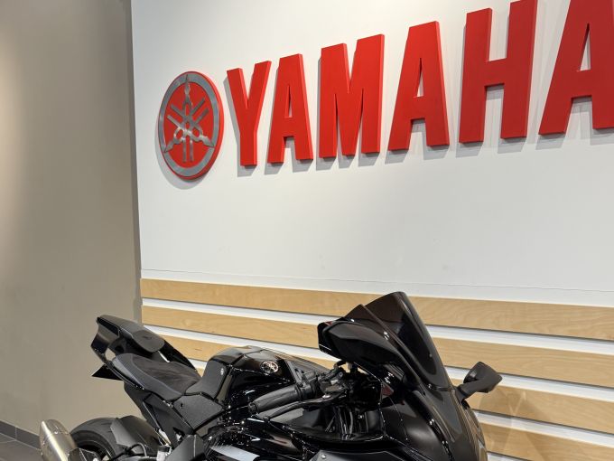 YAMAHA YZF 1000 R1 4