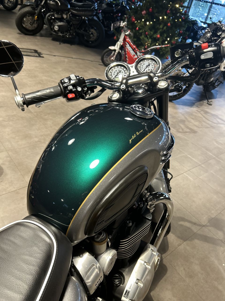 TRIUMPH Bonneville T120 GOLD LINE Edition 4