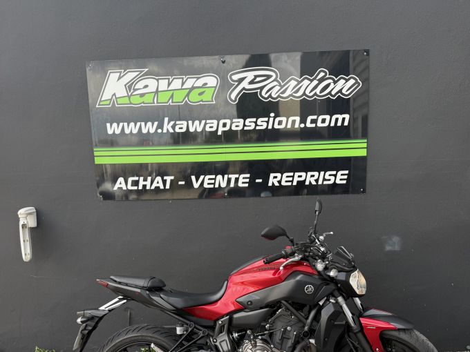 YAMAHA MT-07 4