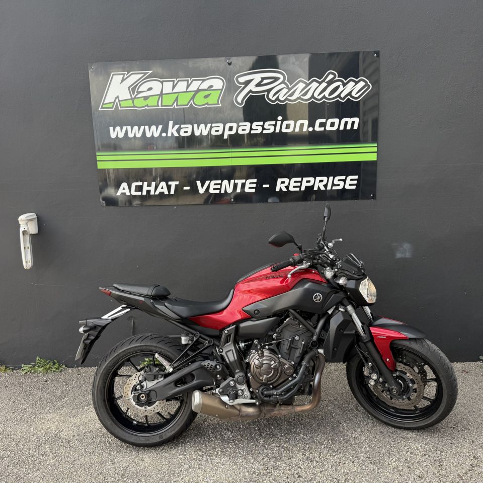 YAMAHA MT-07 4