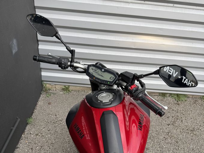 YAMAHA MT-07 4