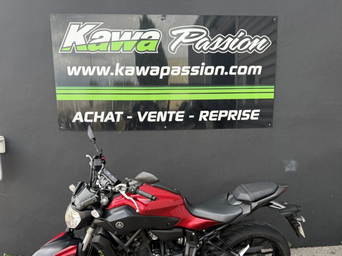 YAMAHA MT-07 4