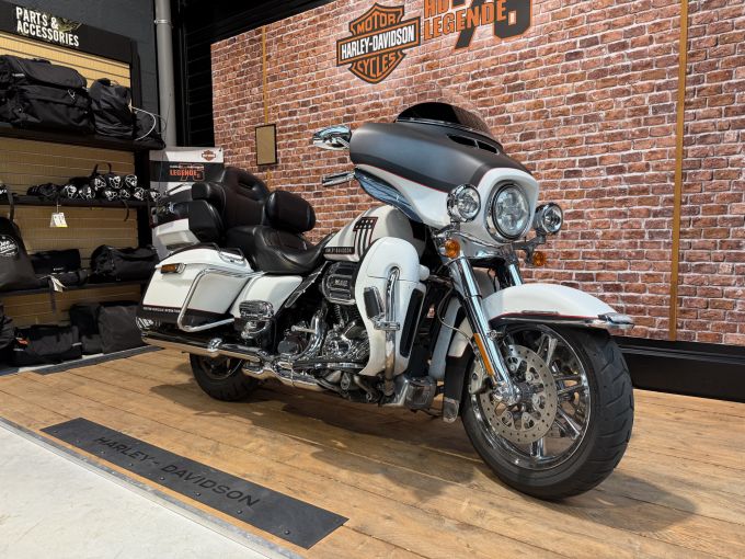 HARLEY-DAVIDSON TOURING ELECTRA GLIDE 1800 ULTRA CLASSIC 4