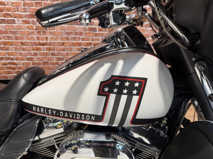HARLEY-DAVIDSON TOURING ELECTRA GLIDE 1800 ULTRA CLASSIC 4