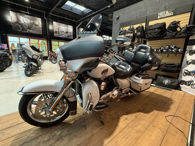 HARLEY-DAVIDSON TOURING ELECTRA GLIDE 1800 ULTRA CLASSIC 4