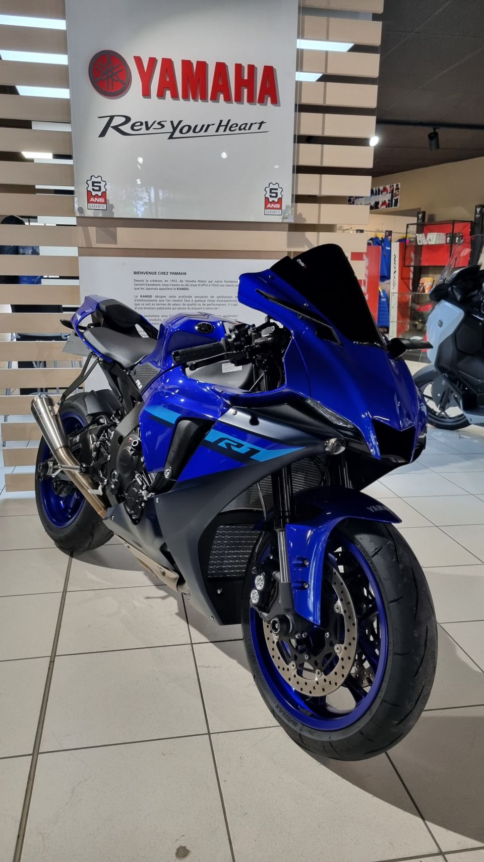 YAMAHA R1 4