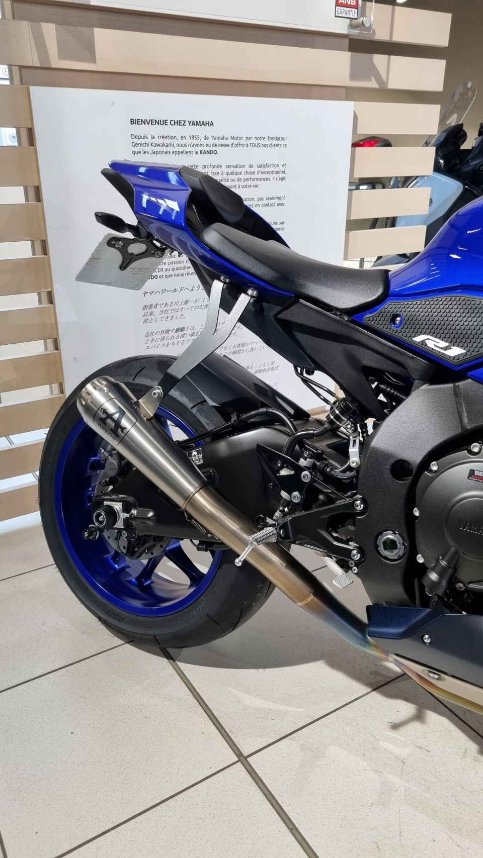 YAMAHA R1 4