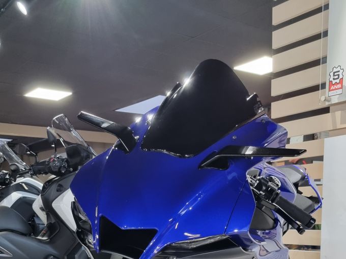 YAMAHA R1 4
