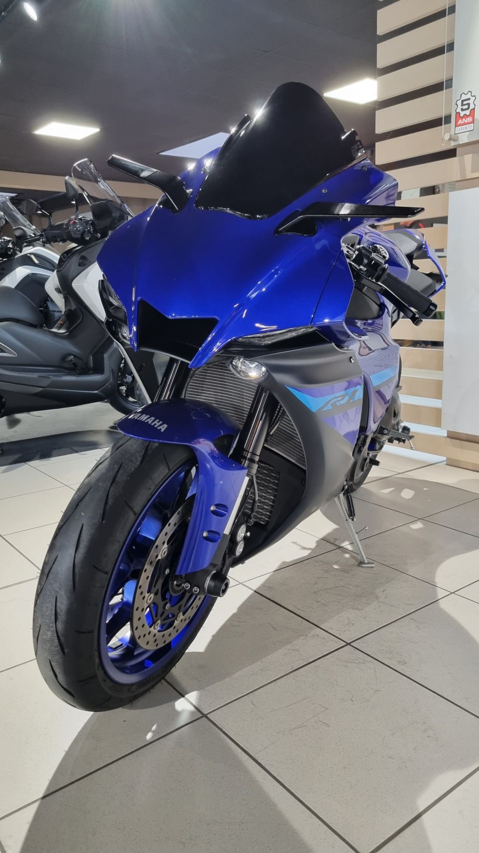 YAMAHA R1 4