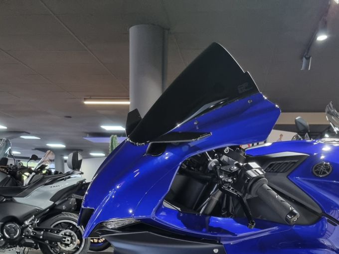 YAMAHA R1 4